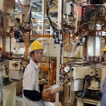 公司售后服務部人員國慶期間加班加點突擊重點項目